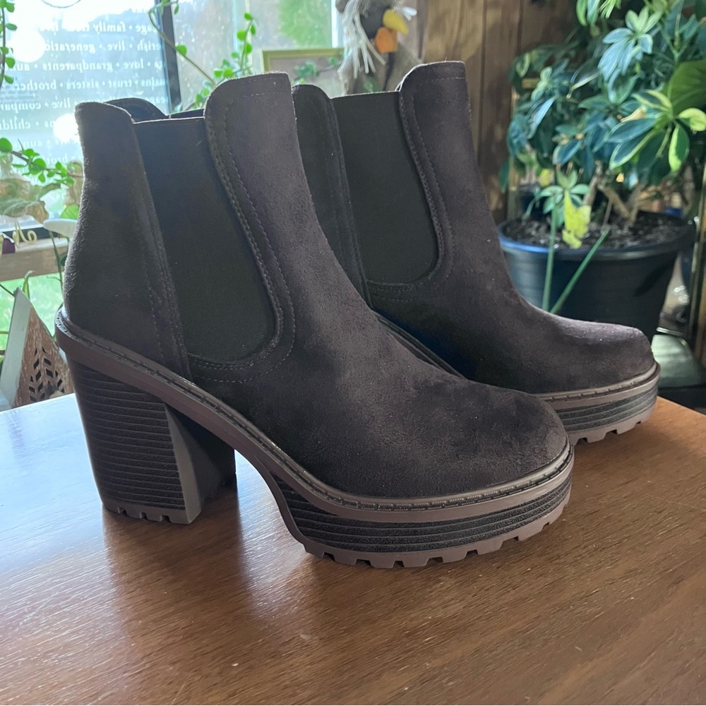 Forever 21 Black Suede Platform Chelsea Boots